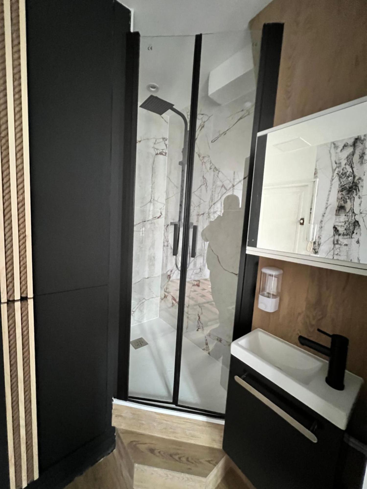 Batignolles, Montmartre Chambre 12M2 , Metro 13 Et 14 Paris Eksteriør bilde